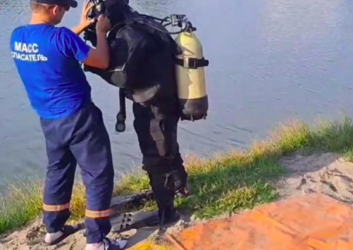 Фото Нырнул в «Карьер смерти». В Новосибирске очевидцы рассказали подробности гибели 18-летнего парня 2